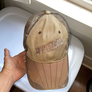 Budweiser Paramount Outdoors tan/camouflage mesh back cap